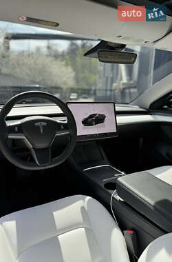 Седан Tesla Model 3 2022 в 