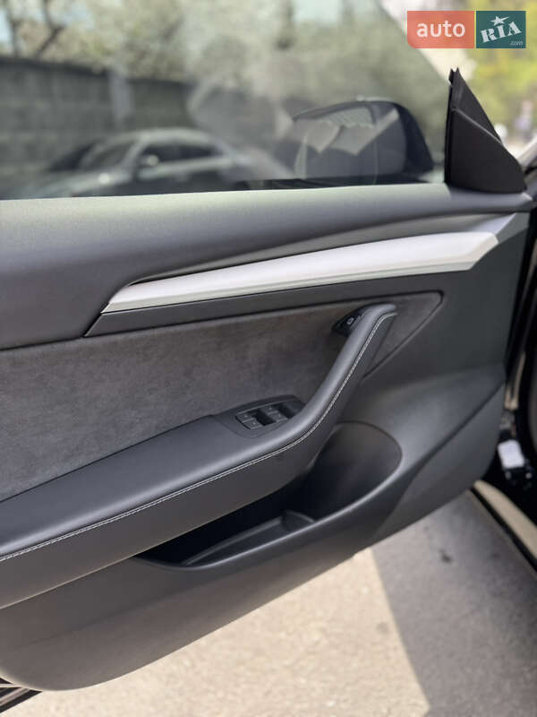 Седан Tesla Model 3 2022 в Киеве