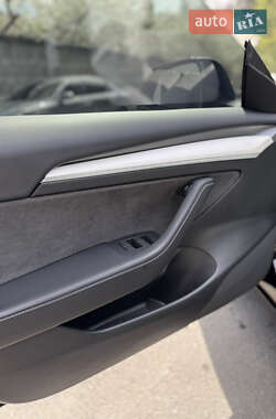 Седан Tesla Model 3 2022 в 