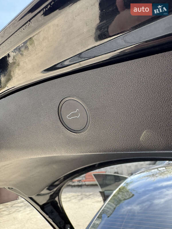 Седан Tesla Model 3 2022 в Киеве