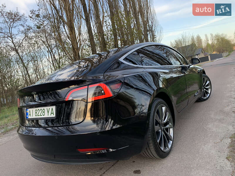 Седан Tesla Model 3 2019 в Ірпені