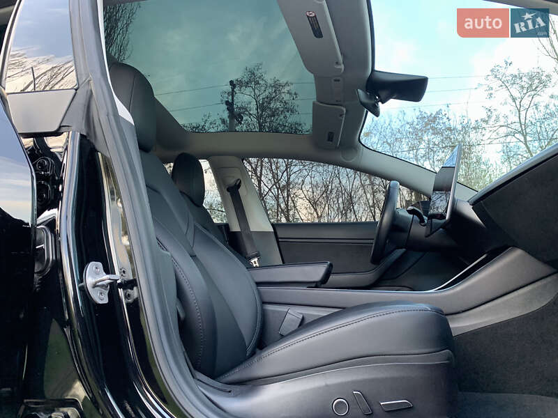 Седан Tesla Model 3 2019 в Ірпені