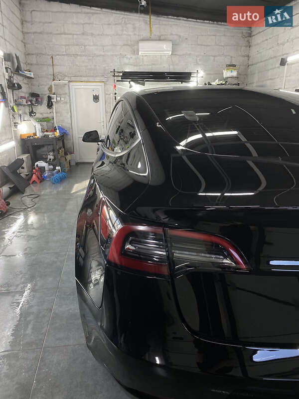 Седан Tesla Model 3 2023 в Тальном