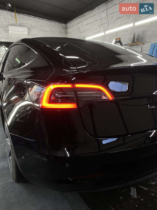 Седан Tesla Model 3 2023 в Тальном