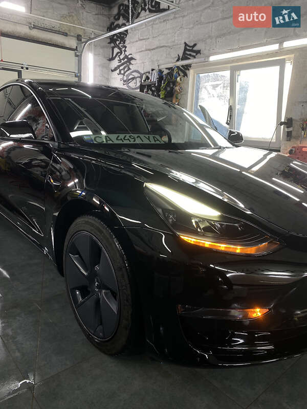 Седан Tesla Model 3 2023 в Тальном