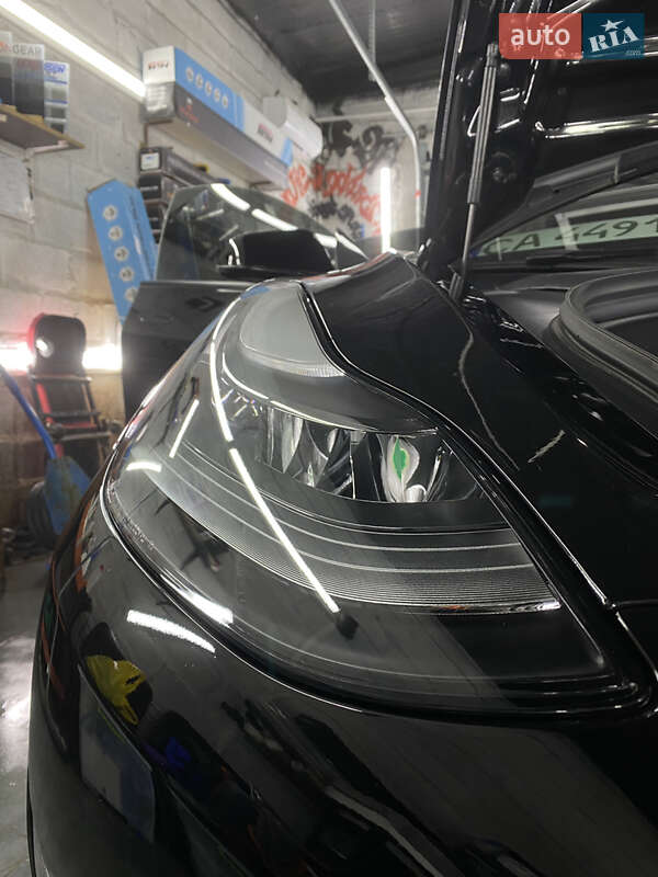 Седан Tesla Model 3 2023 в Тальном