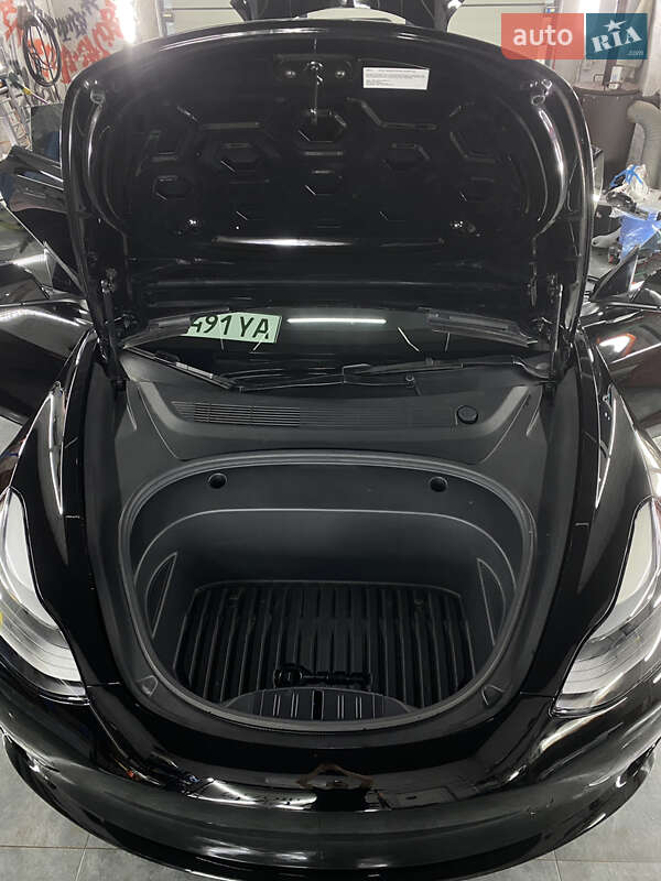 Седан Tesla Model 3 2023 в Тальном