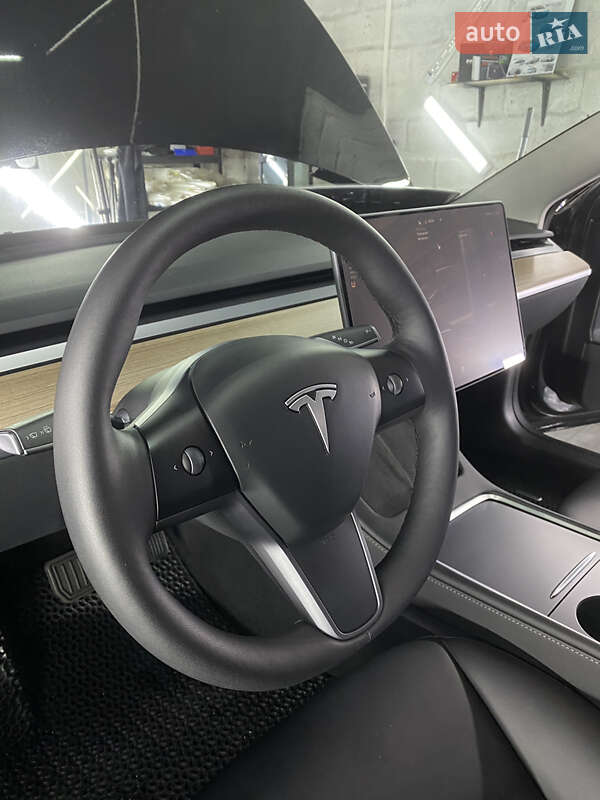 Седан Tesla Model 3 2023 в Тальном