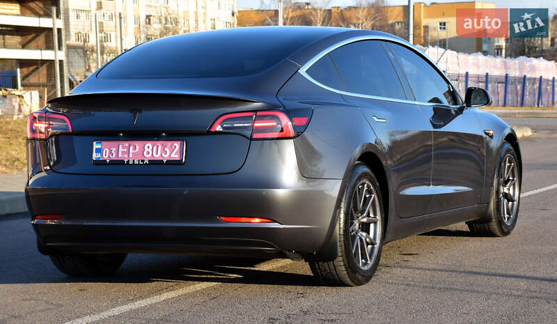 Седан Tesla Model 3 2018 в Дрогобыче