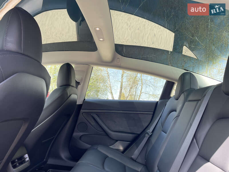 Седан Tesla Model 3 2022 в Самборі
