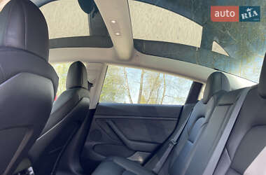 Седан Tesla Model 3 2022 в 