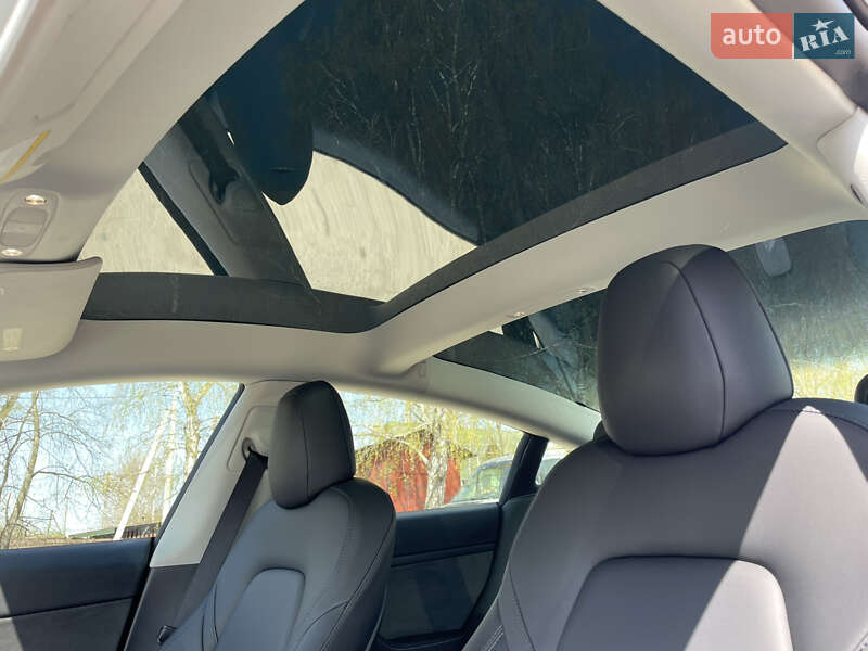 Седан Tesla Model 3 2022 в Самборі