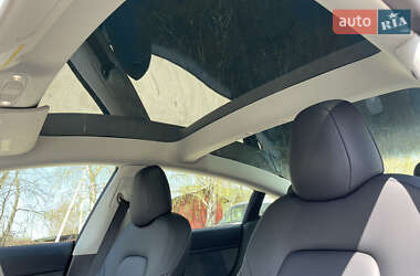 Седан Tesla Model 3 2022 в 