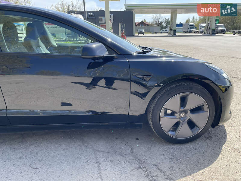 Седан Tesla Model 3 2022 в Самборі