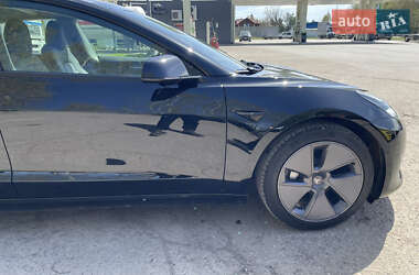 Седан Tesla Model 3 2022 в 
