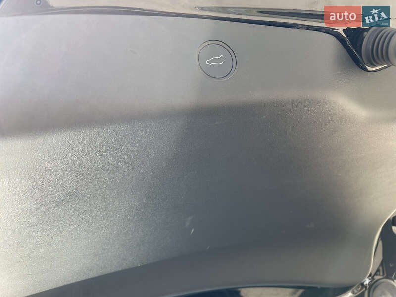 Седан Tesla Model 3 2022 в Самборі