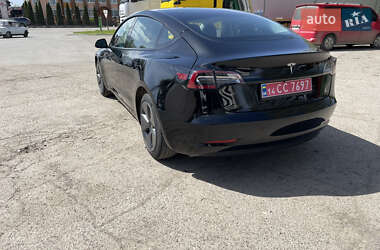 Седан Tesla Model 3 2022 в 