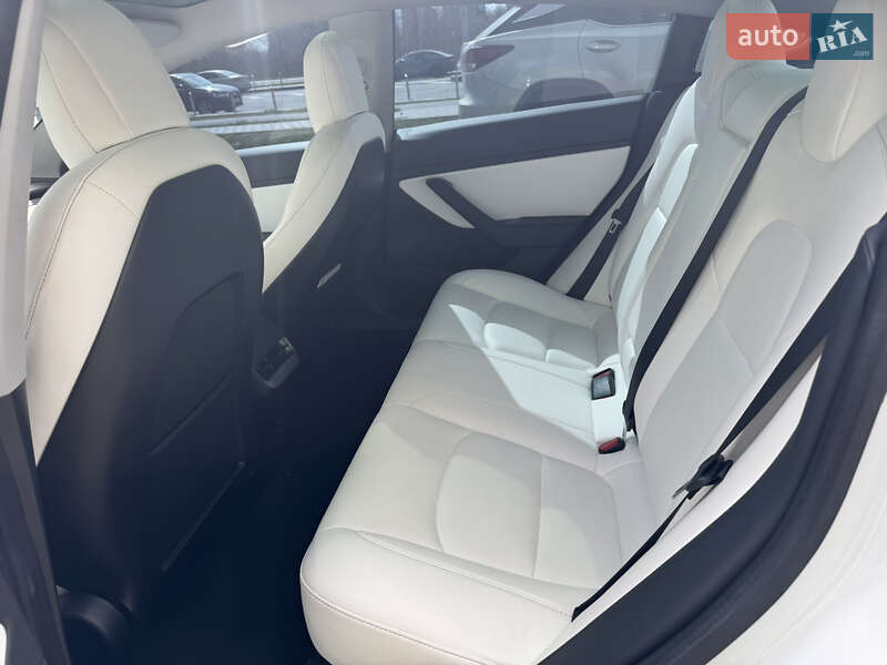 Седан Tesla Model 3 2020 в Києві
