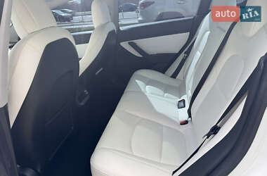 Седан Tesla Model 3 2020 в 