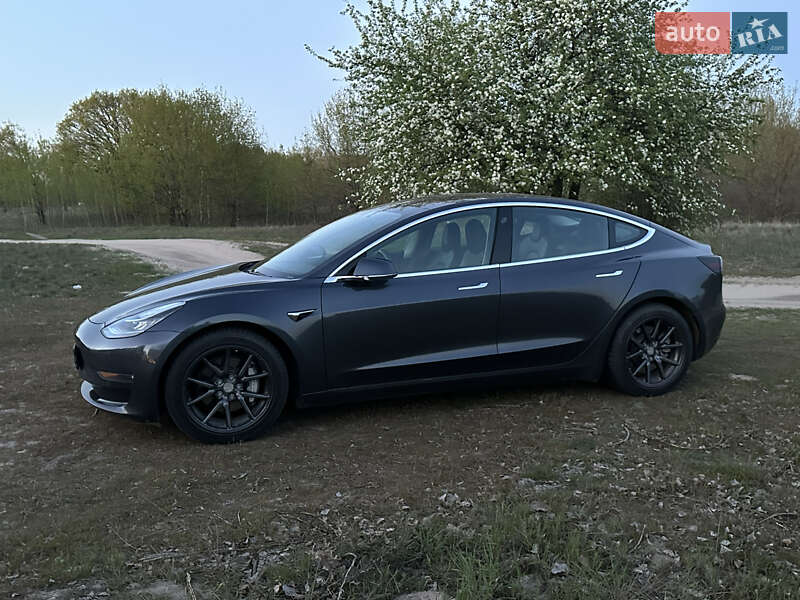 Седан Tesla Model 3 2018 в Києві