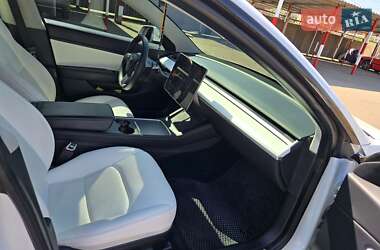 Седан Tesla Model 3 2020 в 