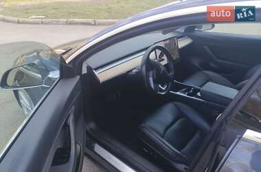 Седан Tesla Model 3 2019 в 
