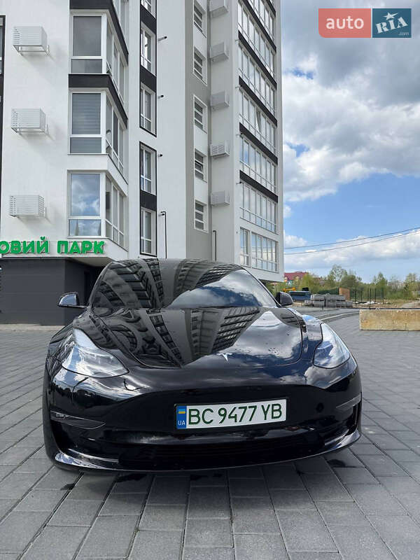 Седан Tesla Model 3 2023 в Трускавце