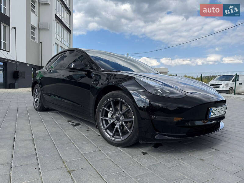 Седан Tesla Model 3 2023 в Трускавце