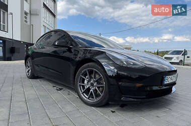 Седан Tesla Model 3 2023 в 