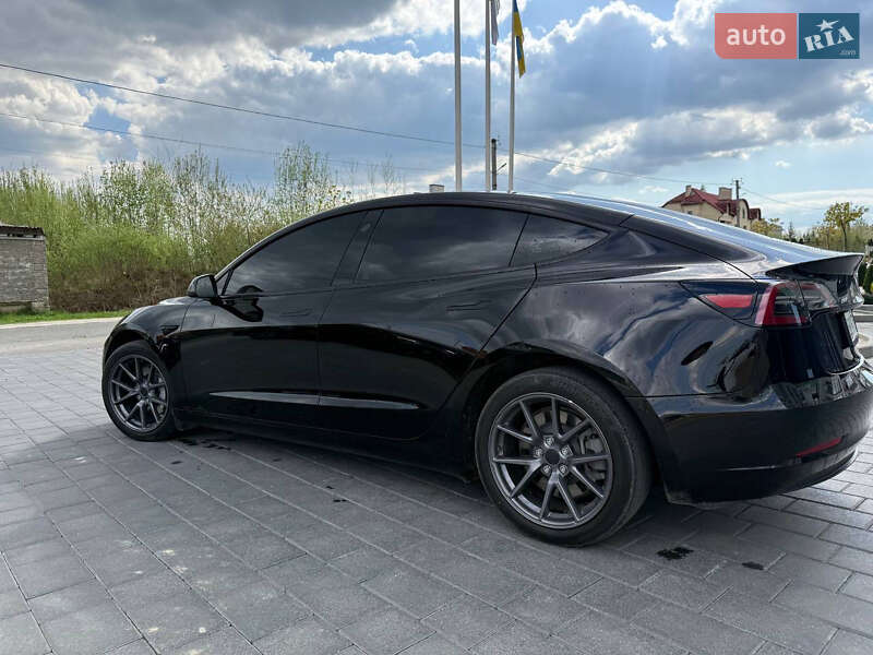 Седан Tesla Model 3 2023 в Трускавце