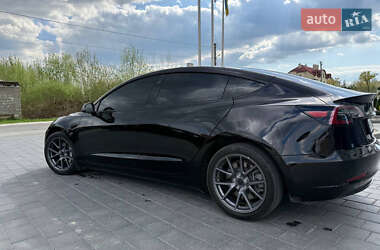 Седан Tesla Model 3 2023 в 