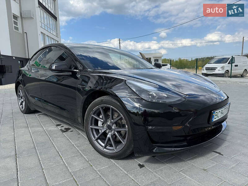 Седан Tesla Model 3 2023 в Трускавце