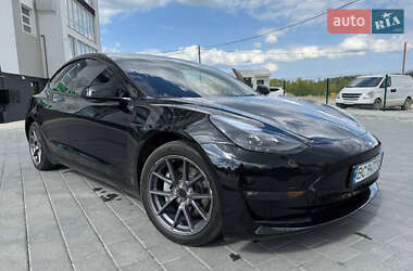 Седан Tesla Model 3 2023 в 