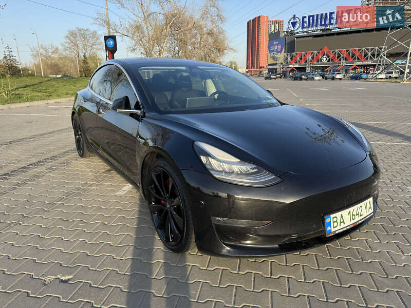Tesla Model 3 2019