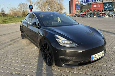 Седан Tesla Model 3 2019 в 