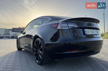 Седан Tesla Model 3 2019 в 