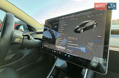 Седан Tesla Model 3 2019 в 
