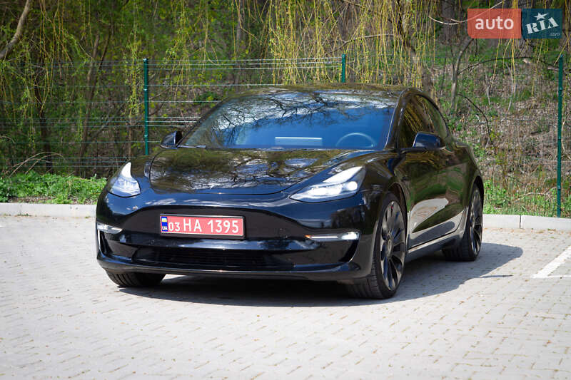 Седан Tesla Model 3 2021 в 