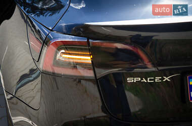 Седан Tesla Model 3 2021 в 