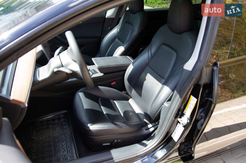 Седан Tesla Model 3 2021 в Тернополе