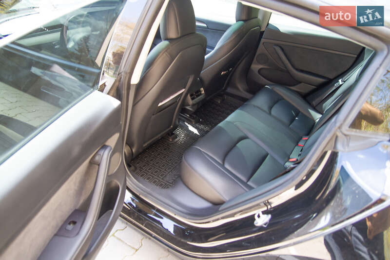 Седан Tesla Model 3 2021 в Тернополе