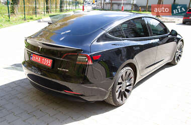 Седан Tesla Model 3 2021 в 