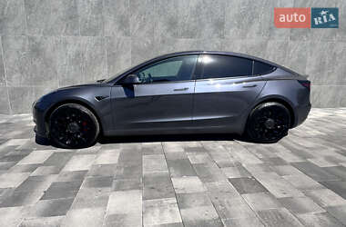 Седан Tesla Model 3 2022 в 