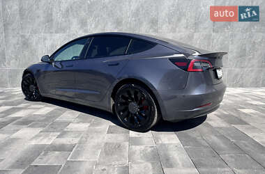 Седан Tesla Model 3 2022 в 