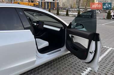 Седан Tesla Model 3 2018 в 