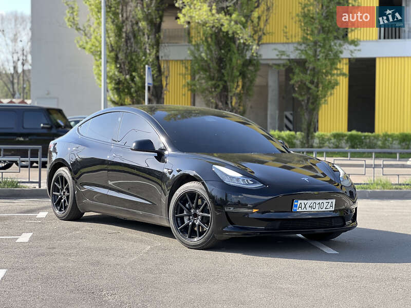 Седан Tesla Model 3 2019 в Киеве