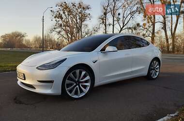 Седан Tesla Model 3 2019 в 