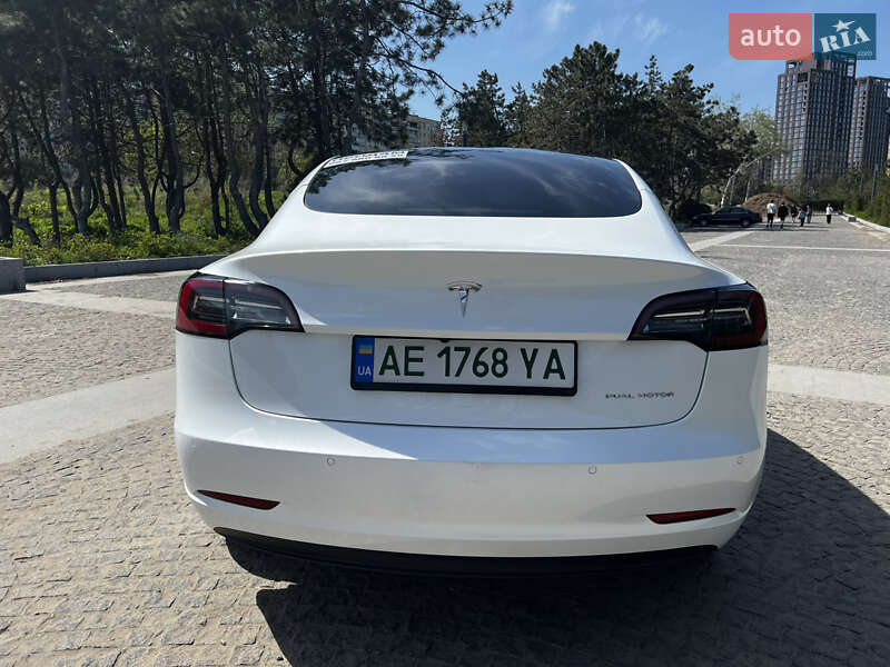 Седан Tesla Model 3 2022 в Днепре