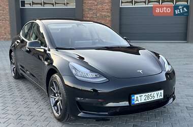 Седан Tesla Model 3 2019 в Чернівцях