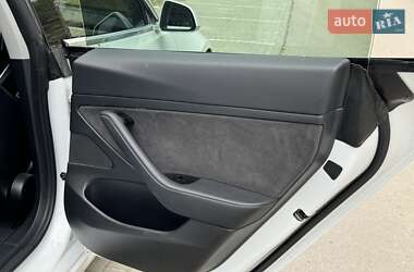 Седан Tesla Model 3 2019 в 